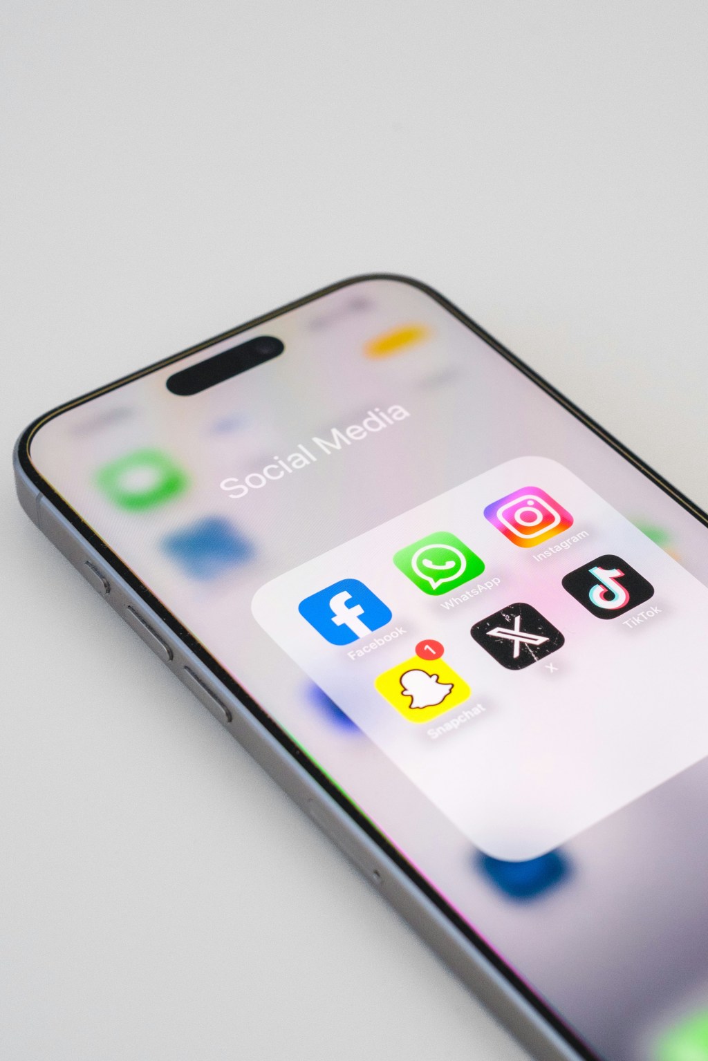 Social Media Post, Kündigung, gekündigt, WhatsApp, Facebook, Arbeitsrecht